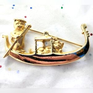 Vtg 1980s AJC Gold Tone Romantic Cat Couple In Gondola Pin Brooch